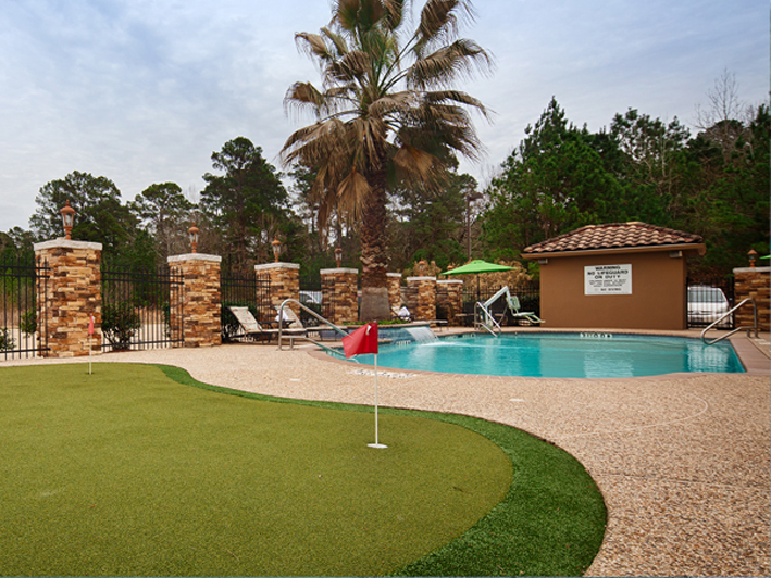 Outdoor Pool and Putting Green